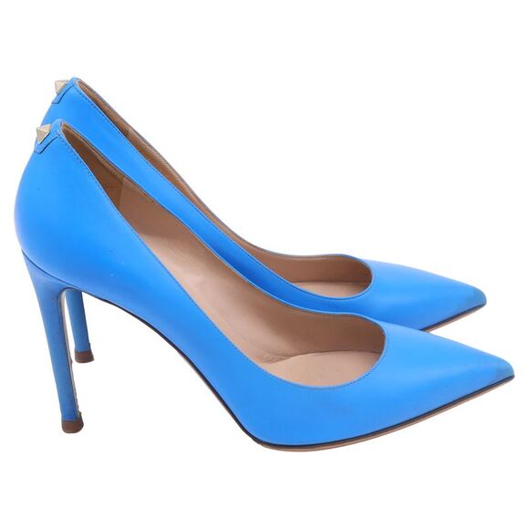 Valentino Garavani Rockstud Pointed Pumps in Blue Leather